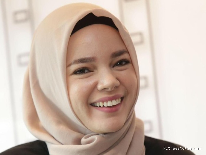 Biodata Dewi Sandra: Agama, Keluarga, Pacar, Fakta dan Karir
