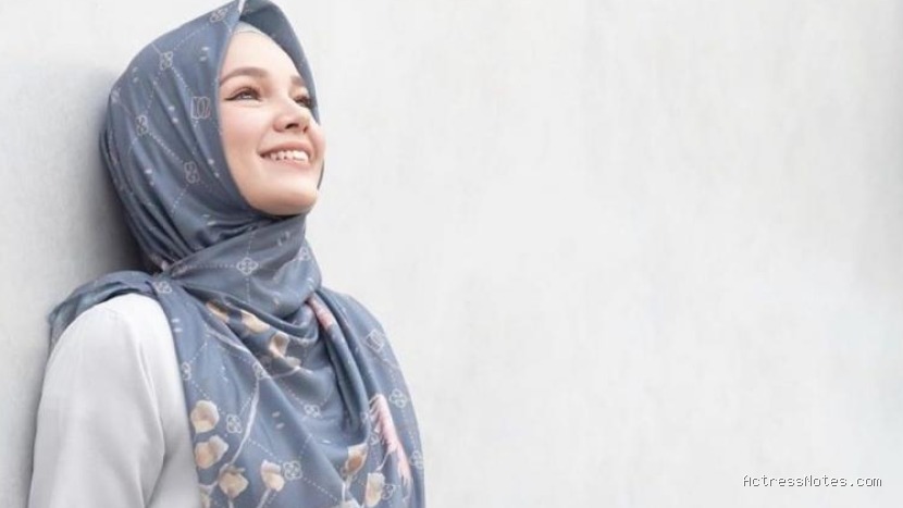 Biodata Dewi Sandra: Agama, Keluarga, Pacar, Fakta dan Karir