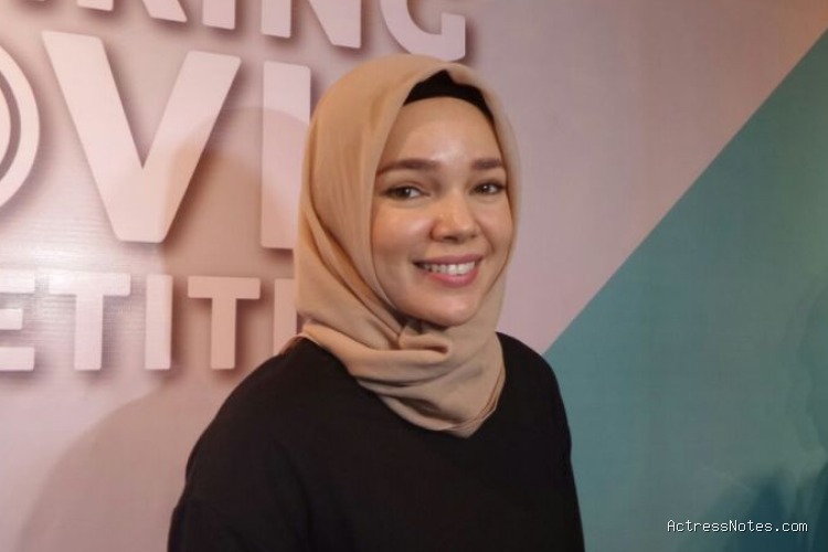 Biodata Dewi Sandra: Agama, Keluarga, Pacar, Fakta dan Karir