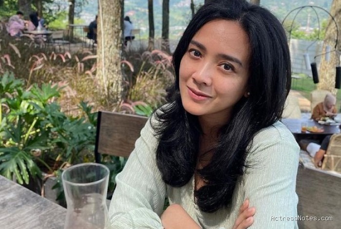 Biodata Dhena Devanka: Agama, Keluarga, Pacar, Fakta dan Karir