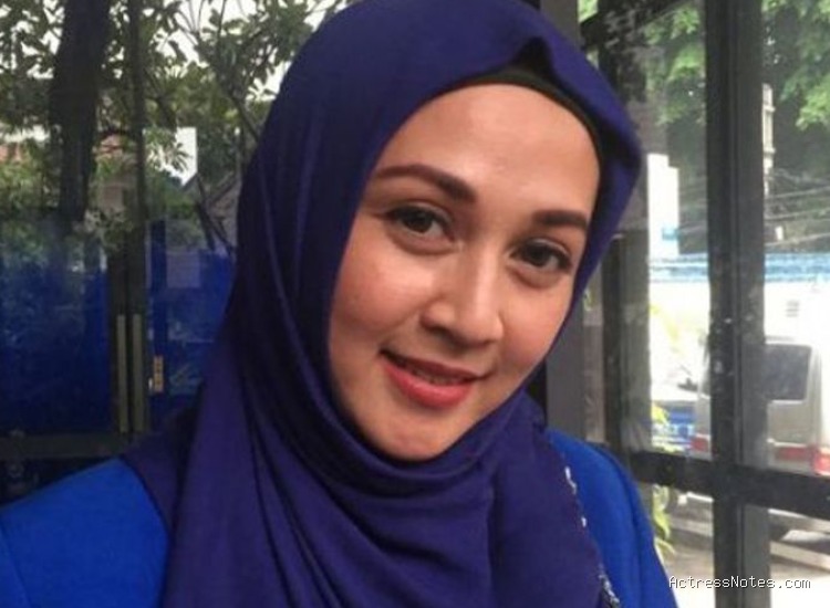 Biodata Dina Lorenza: Agama, Keluarga, Pacar, Fakta dan Karir