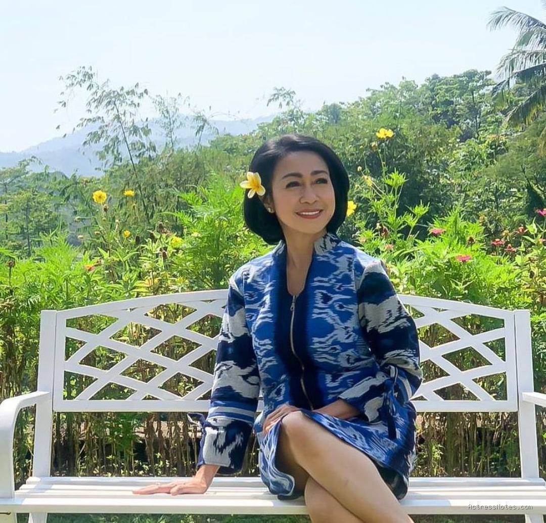 Dini Vitri: Biodata Lengkap, Agama, Pacar, Karir & Fakta!