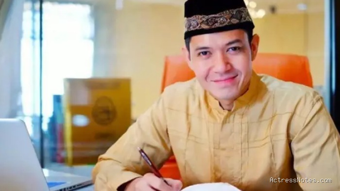 Biodata Dude Harlino: Agama, Keluarga, Pacar, Fakta dan Karir