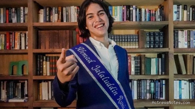 Biodata El Rumi: Agama, Keluarga, Pacar, Fakta dan Karir