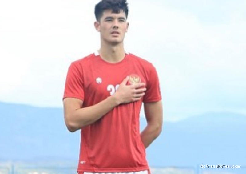 Biodata Elkan Baggott: Agama, Keluarga, Pacar, Fakta dan Karir