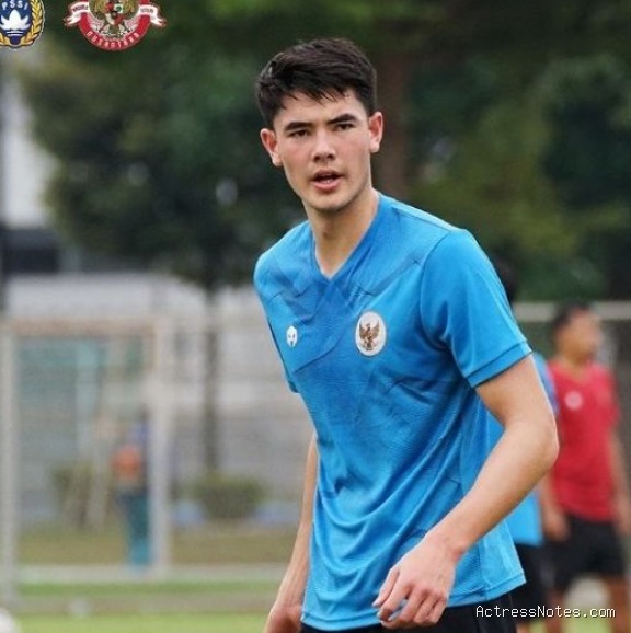 Biodata Elkan Baggott: Agama, Keluarga, Pacar, Fakta dan Karir