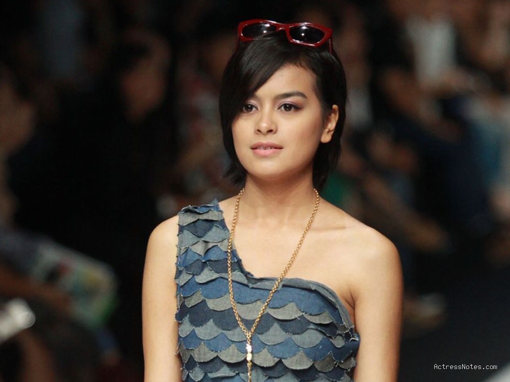 Biodata Eva Celia: Agama, Keluarga, Pacar, Fakta dan Karir