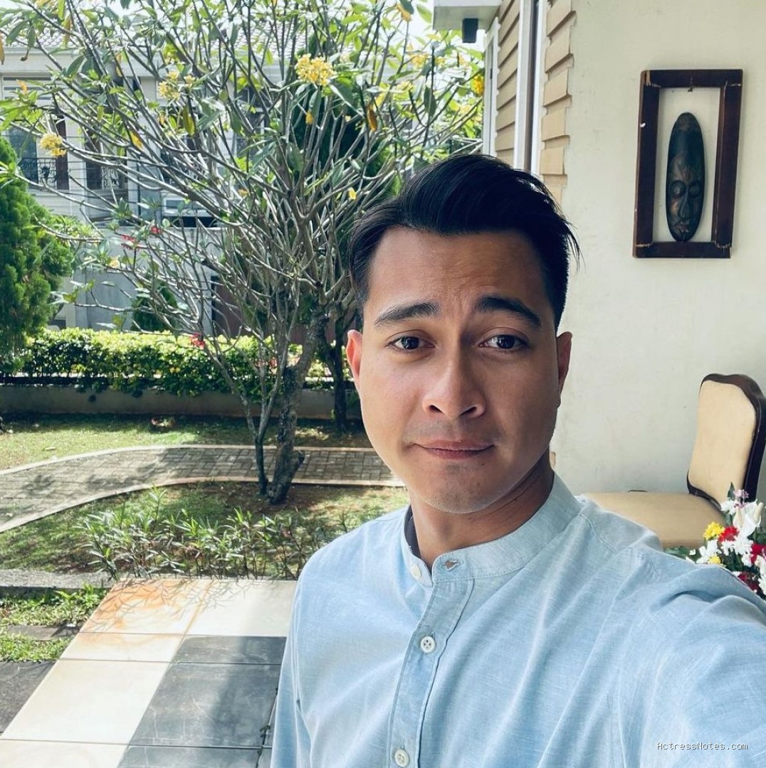 Biodata Eza Gionino: Agama, Keluarga, Pacar, Fakta dan Karir