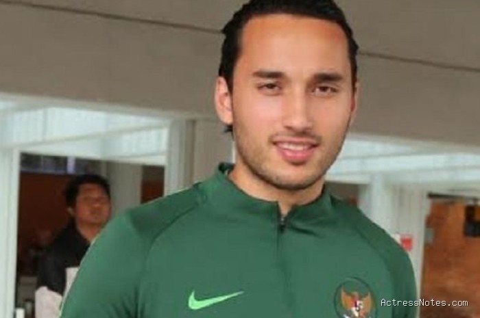 Biodata Ezra Walian: Agama, Keluarga, Pacar, Fakta dan Karir