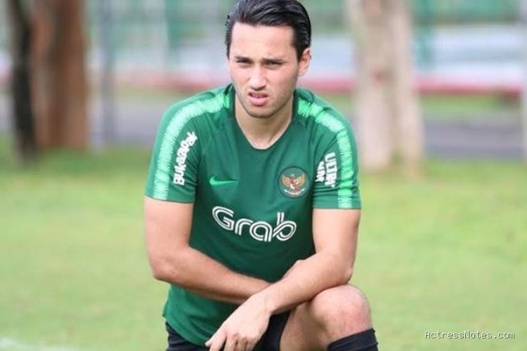 Biodata Ezra Walian: Agama, Keluarga, Pacar, Fakta dan Karir