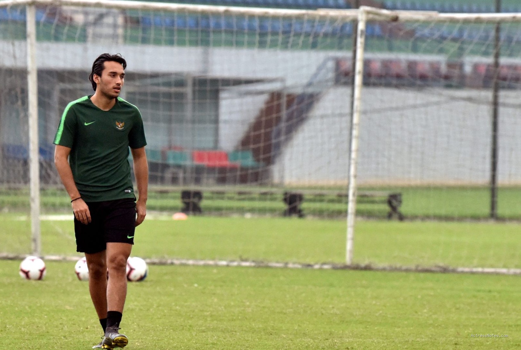 Biodata Ezra Walian: Agama, Keluarga, Pacar, Fakta dan Karir