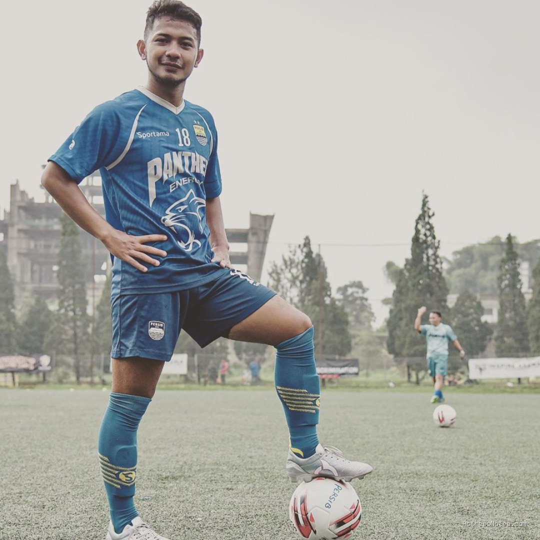 Biodata Gian Zola: Agama, Keluarga, Pacar, Fakta dan Karir