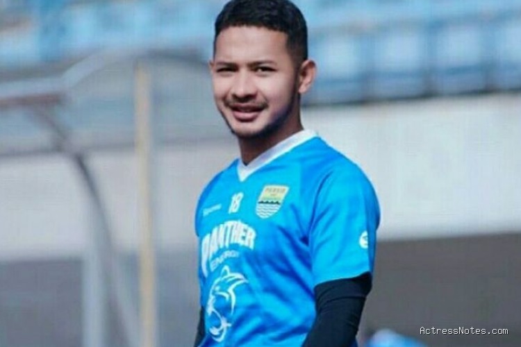 Biodata Gian Zola: Agama, Keluarga, Pacar, Fakta dan Karir