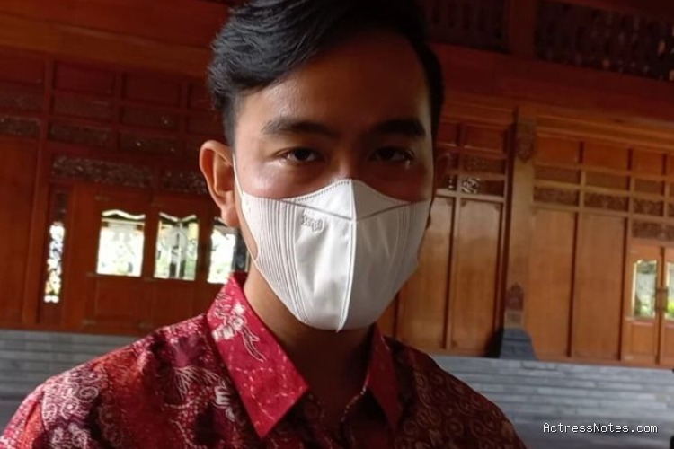Biodata Gibran Rakabuming: Agama, Keluarga, Pacar, Fakta dan Karir