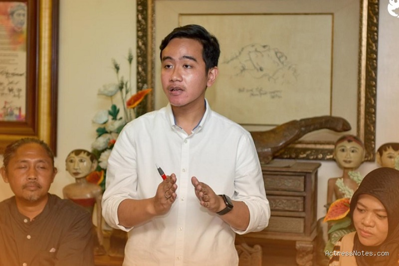 Biodata Gibran Rakabuming: Agama, Keluarga, Pacar, Fakta dan Karir