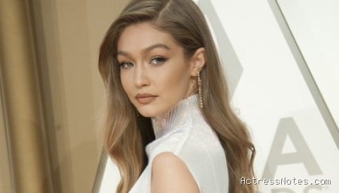 Gigi Hadid: Agama, Keluarga, Pacar, Karir Lengkap