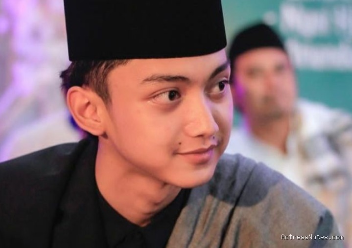 Biodata Gus Azmi: Agama, Keluarga, Pacar, Fakta dan Karir