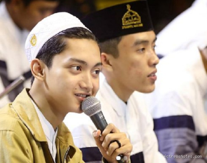 Biodata Gus Azmi: Agama, Keluarga, Pacar, Fakta dan Karir