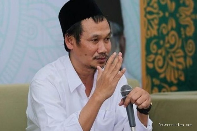Biodata Gus Baha: Agama, Keluarga, Pasangan, Fakta dan Karir