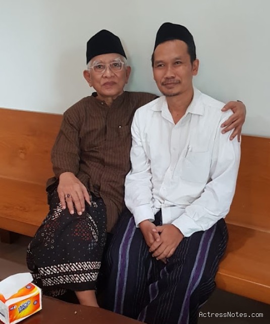 Biodata Gus Baha: Agama, Keluarga, Pasangan, Fakta dan Karir