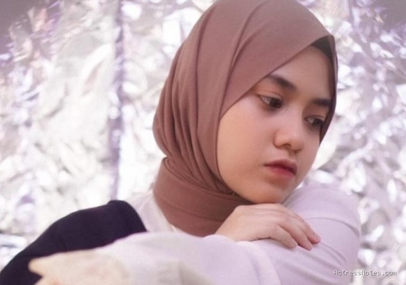 Biodata Hanin Dhiya: Agama, Keluarga, Pacar, Fakta dan Karir