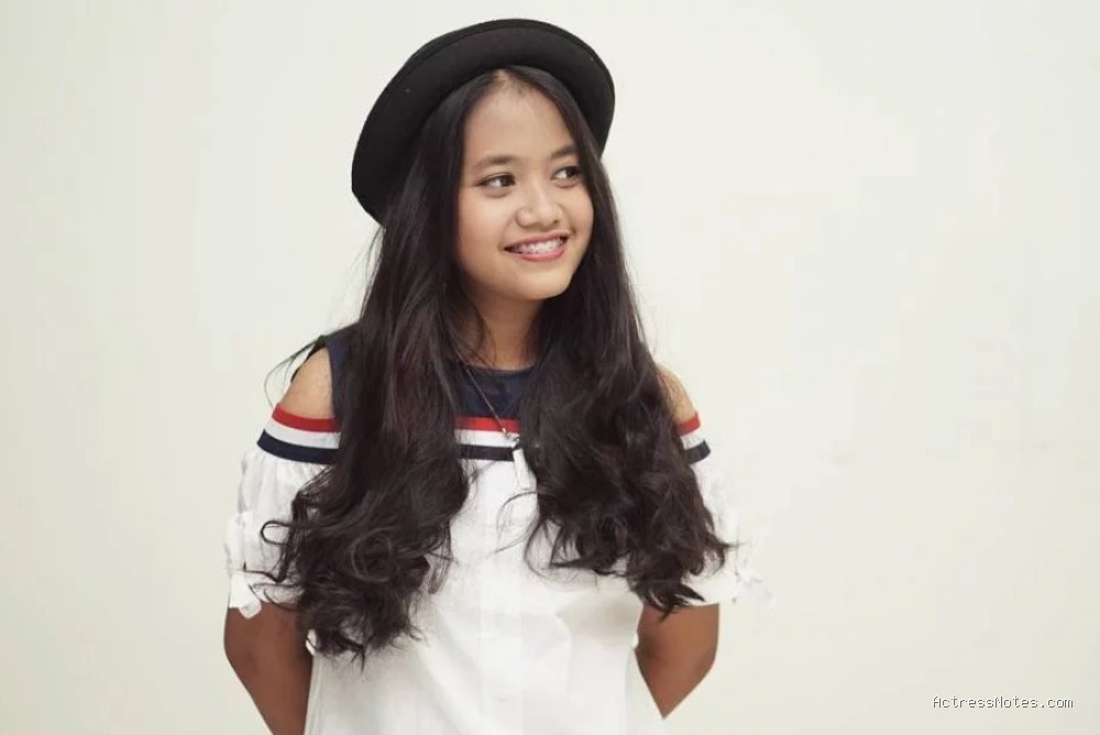 Biodata Hanin Dhiya: Agama, Keluarga, Pacar, Fakta dan Karir