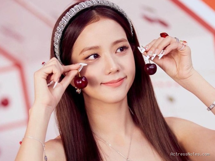 Biodata Jisoo Blackpink: Agama, Keluarga, Pacar, Fakta dan Karir