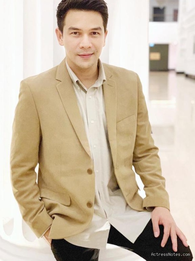 Biodata Jonathan Frizzy: Agama, Keluarga, Pacar, Fakta dan Karir