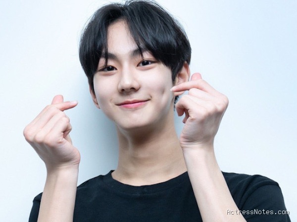 Biodata Jungwon: Agama, Keluarga, Pacar, Fakta dan Karir