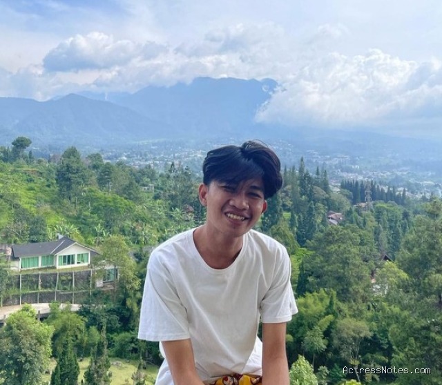 Biodata Katak Bhizer: Agama, Keluarga, Pacar, Fakta dan Karir