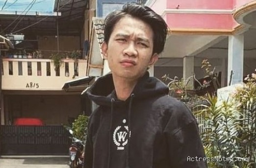 Biodata Katak Bhizer: Agama, Keluarga, Pacar, Fakta dan Karir