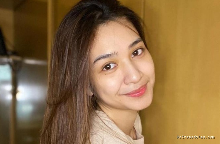 Biodata Mikha Tambayong: Agama, Keluarga, Pacar, Fakta dan Karir