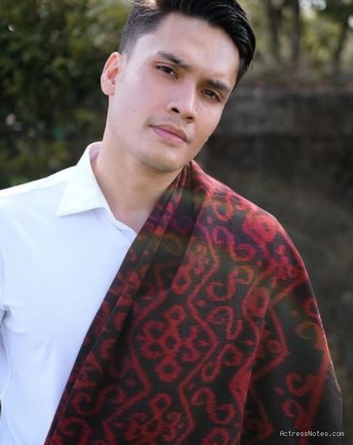 Biodata Randy Pangalila: Agama, Keluarga, Pacar, Fakta dan Karir
