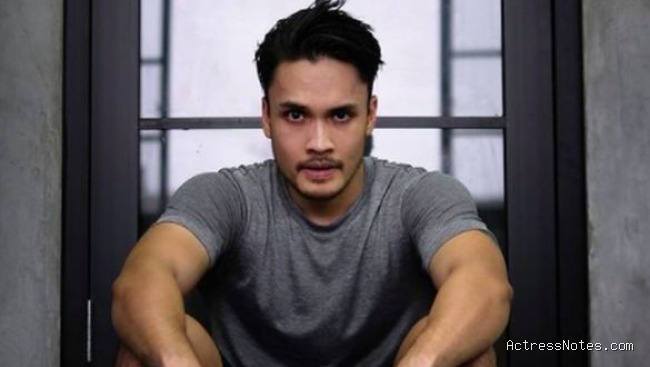 Biodata Randy Pangalila: Agama, Keluarga, Pacar, Fakta dan Karir