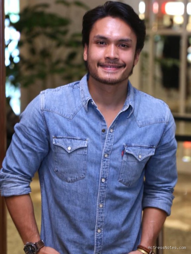 Biodata Randy Pangalila: Agama, Keluarga, Pacar, Fakta dan Karir