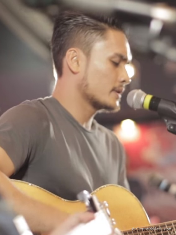 Biodata Randy Pangalila: Agama, Keluarga, Pacar, Fakta dan Karir