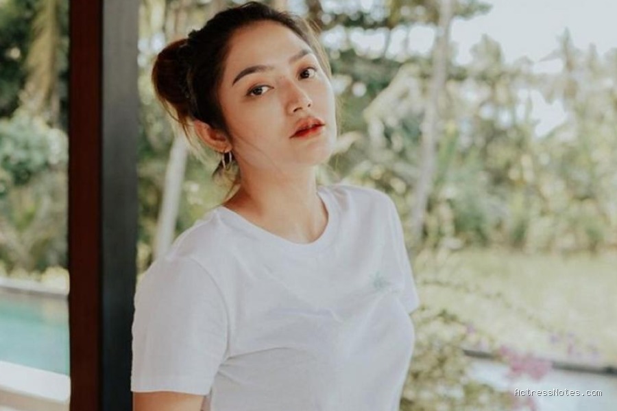Biodata Siti Badriah: Agama, Keluarga, Pacar, Fakta dan Karir