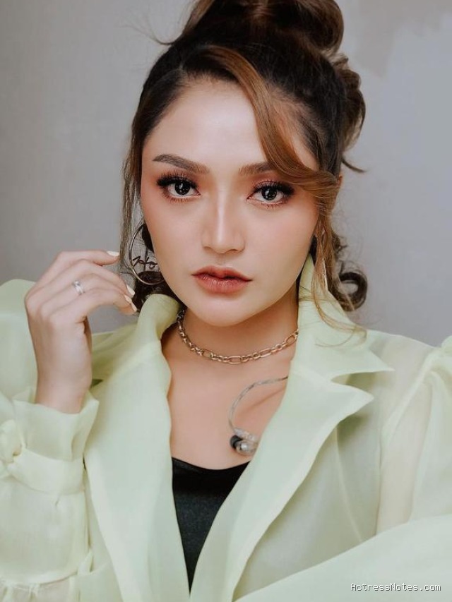 Biodata Siti Badriah: Agama, Keluarga, Pacar, Fakta dan Karir