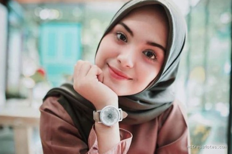 Biodata Vebby Palwinta: Agama, Keluarga, Pacar, Fakta dan Karir