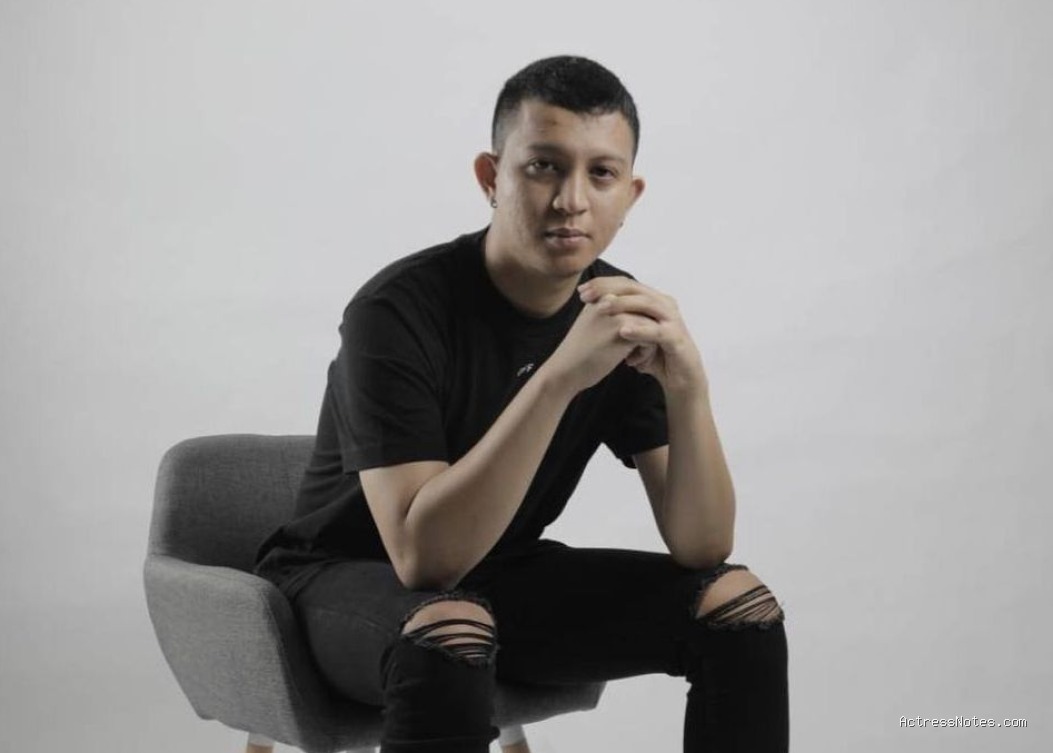 Biodata Xin: Agama, Keluarga, Pacar, Fakta, Karir