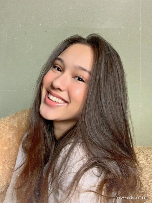 Biodata Yasmin Napper: Agama, Keluarga, Pacar, Fakta dan Karir