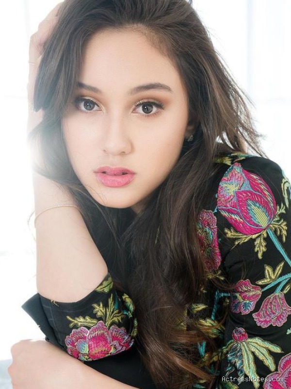 Biodata Yasmin Napper: Agama, Keluarga, Pacar, Fakta dan Karir