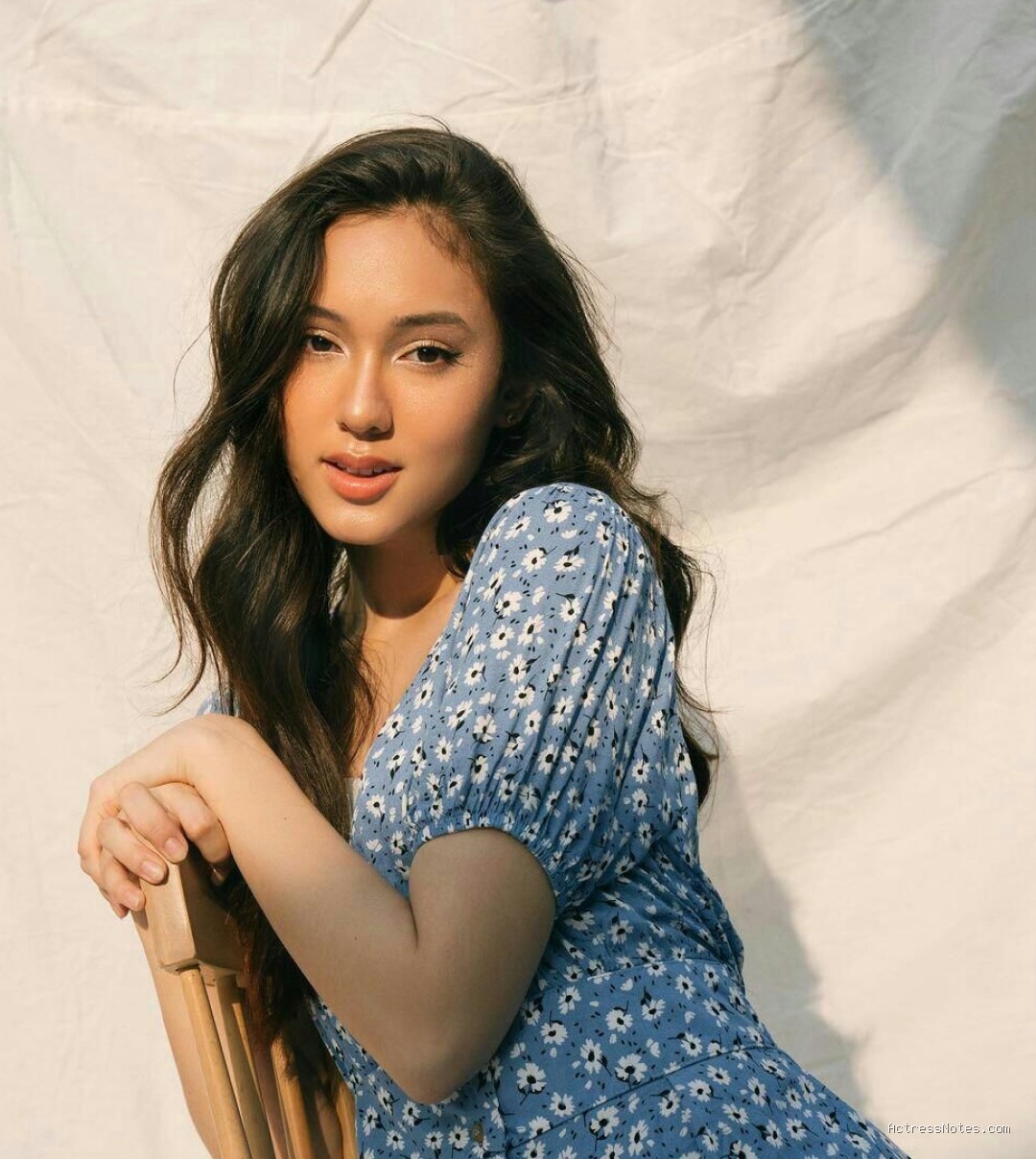 Biodata Yasmin Napper: Agama, Keluarga, Pacar, Fakta dan Karir
