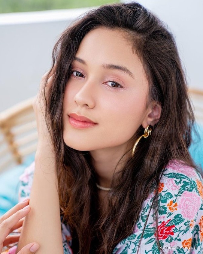 Biodata Yasmin Napper: Agama, Keluarga, Pacar, Fakta dan Karir
