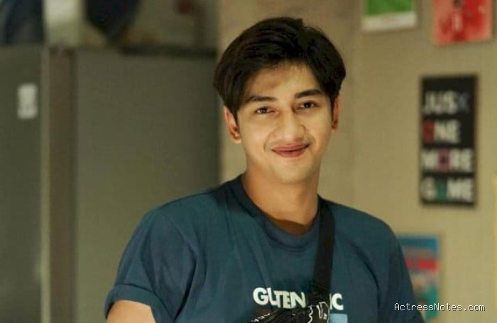 Harris Vriza: Agama, Keluarga, Pacar, Karir Lengkap