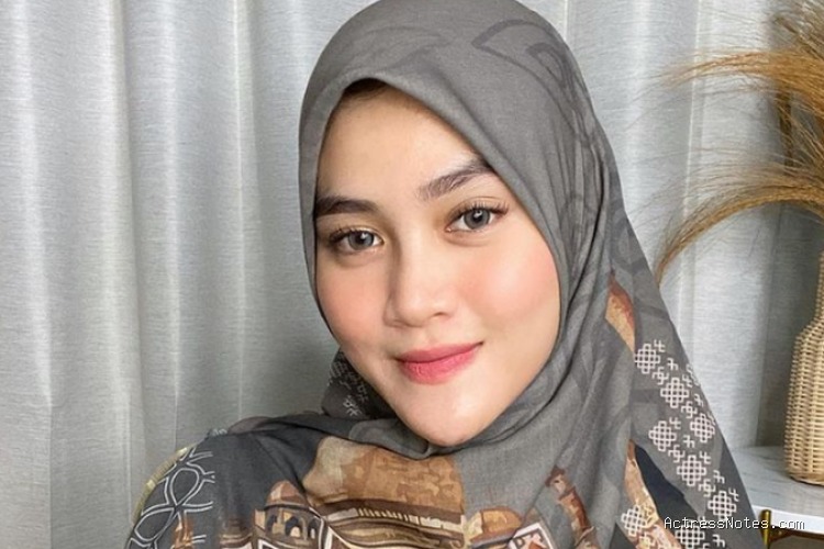 Biodata Henny Rahman: Agama, Keluarga, Pacar, Fakta dan Karir