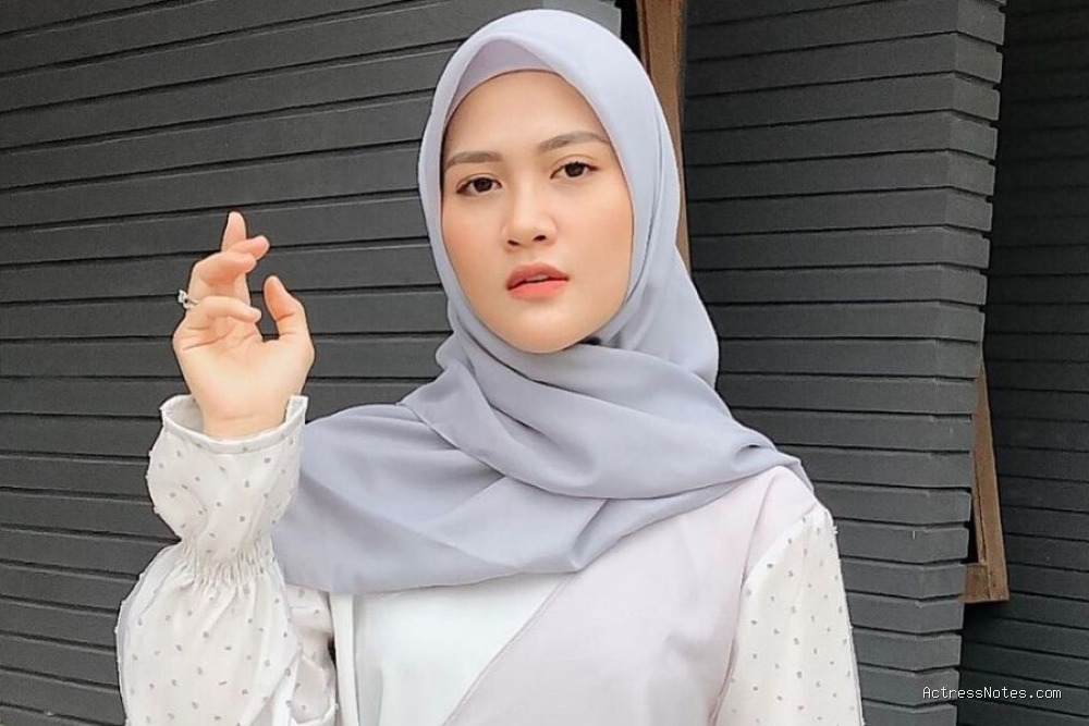 Biodata Henny Rahman: Agama, Keluarga, Pacar, Fakta dan Karir
