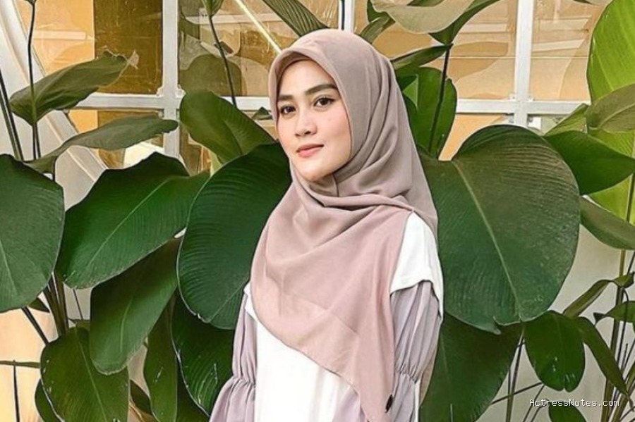 Biodata Henny Rahman: Agama, Keluarga, Pacar, Fakta dan Karir