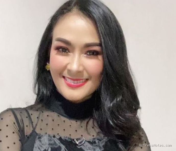 Biodata Iis Dahlia: Agama, Keluarga, Pacar, Fakta dan Karir