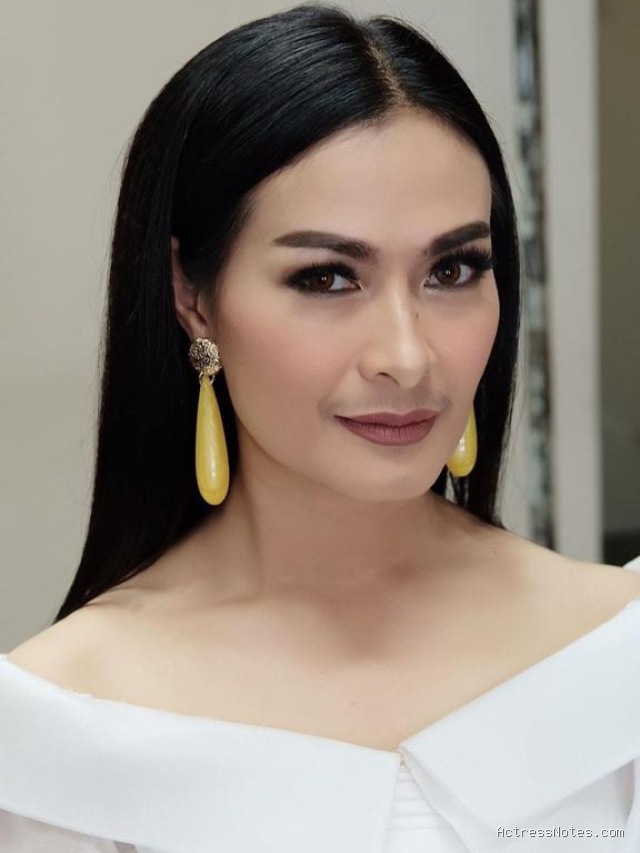 Iis Dahlia: Agama, Keluarga, Pacar, Fakta & Karir Lengkap